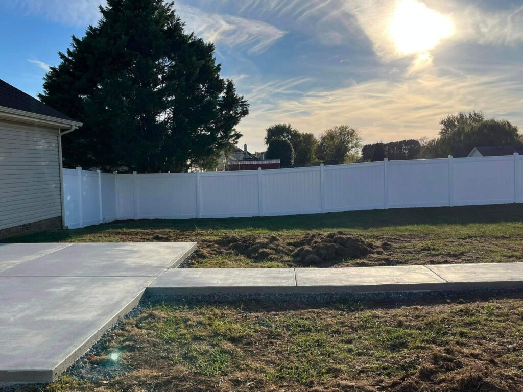 vinyl fence installation in white bluff tn